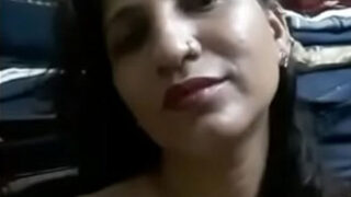 Patna wali Bihari bhabhi nude show kar rahi hai