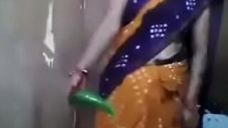 Chut me kheera daal kar Bihari bhabhi ki live cam sex