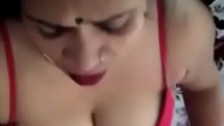 Randi mota lund chus kar blowjob deti hui