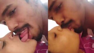 Desi Bihari couple ki viral kissing video