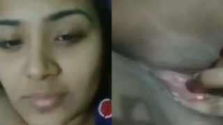 Indian girl live call sex karti hui maje mein