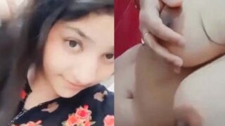 Cute Marathi girl Mahi ki boobs aur chut ki selfie