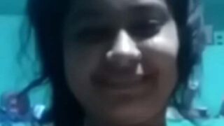 Desi Bengali girl Pinki ki boobs ki selfie video