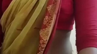 Yellow saree pehni kamwali ki chut chudai