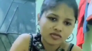 Cute girl blowjob de rahi hai boyfriend ko